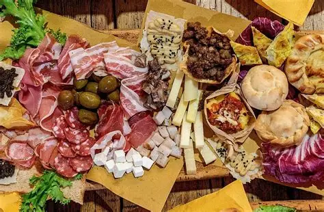 Antipasti di montagna e formaggi di media stagionatura